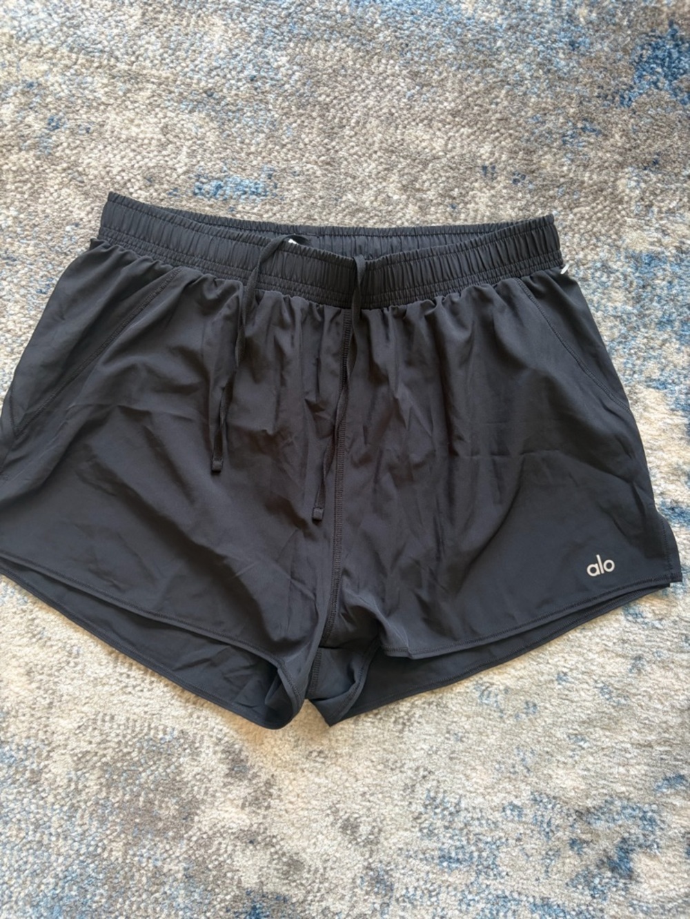 ALO Yoga Women's Black Athletic Shorts size M - Picture 3 of 4